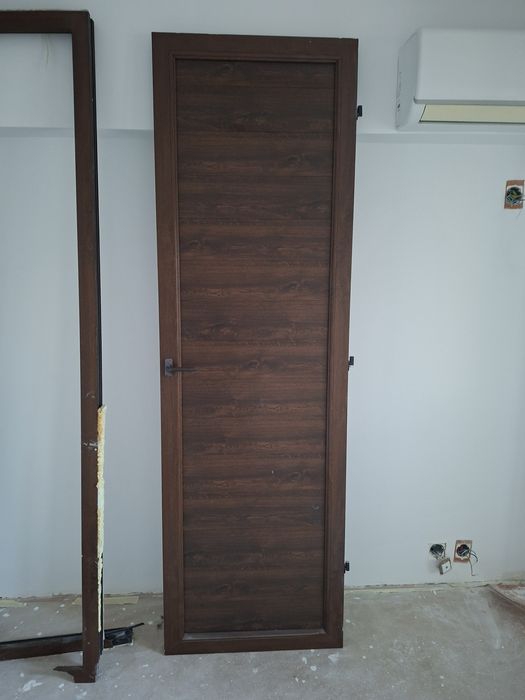 Vând ușa termopan wenge