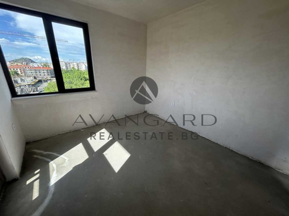 Продава се Тристаен апартамент в Пловдив, Остромила - 135 кв.м за 1067 €/кв.м - Снимка #3