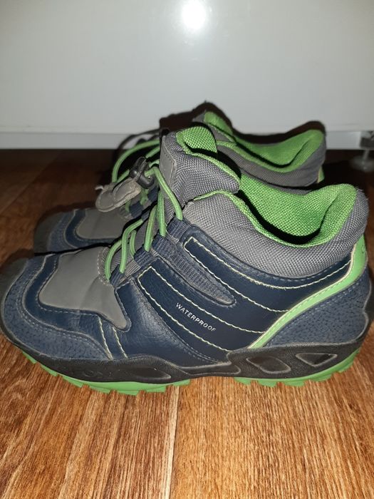 Продам демисезонные ботинки Geox 32 размера