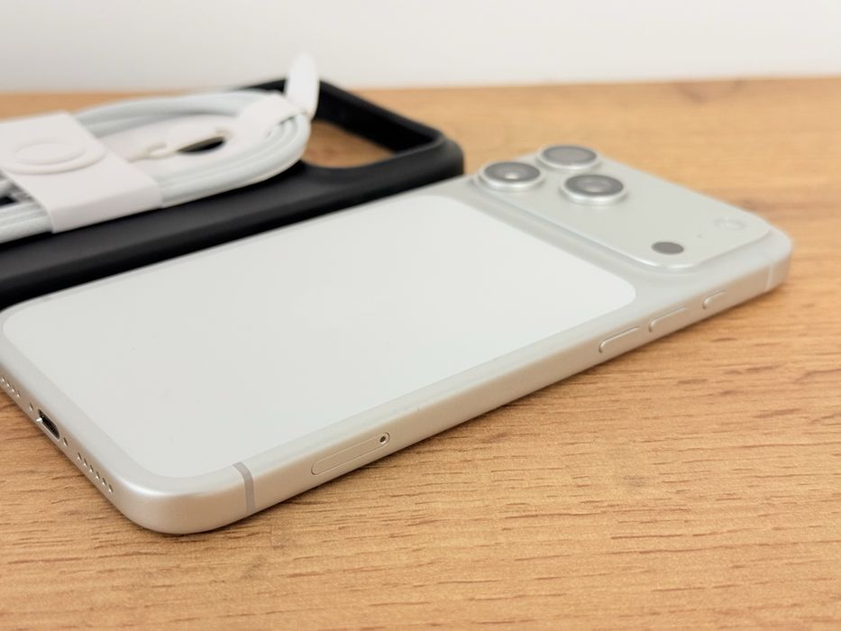 iPhone 17 Pro Max 38 зареждания!!!