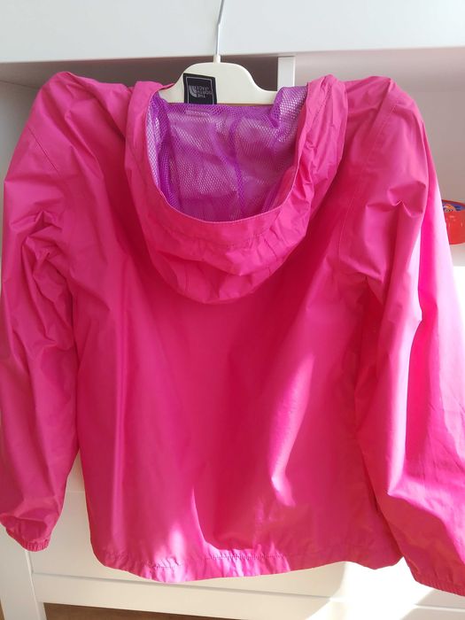 Яке против вятър и дъжд