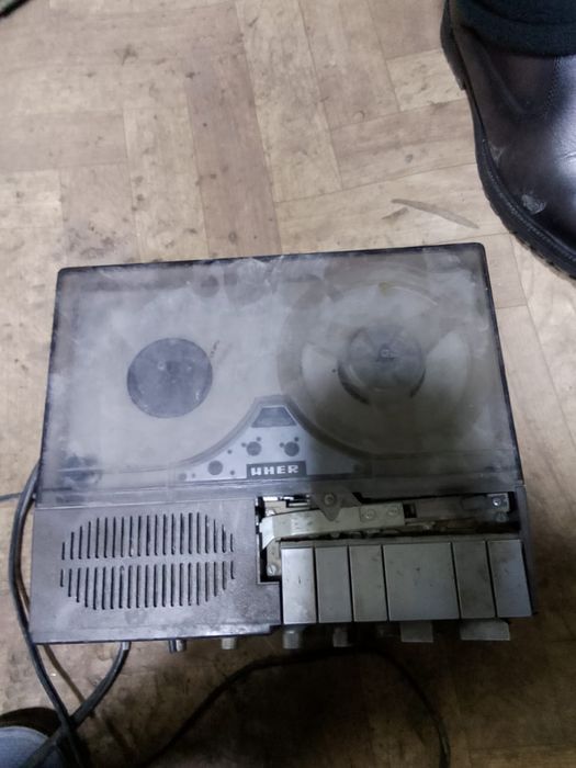 Продам катушечный магнитофон Uher