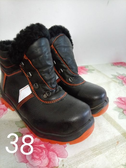 Продам спец обувь