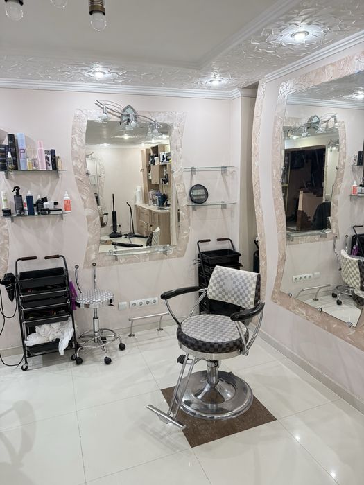 Сдам в аренду парикмахерское кресло