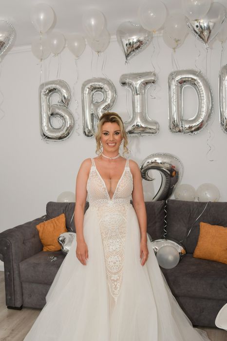 Vând rochie de mireasă cu trenă detașabilă de la Natalia Vasiliev