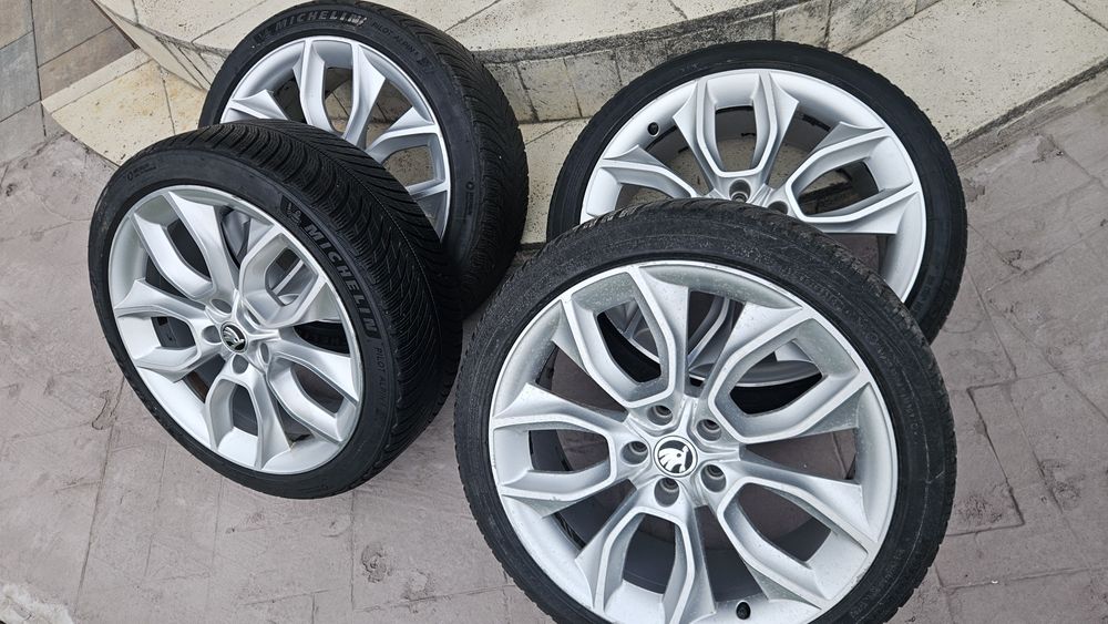 Vând jante Skoda R19