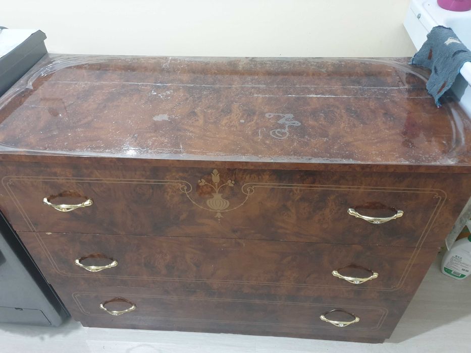 СРОЧНО САТЫЛАДЫ Тумбочка , полка