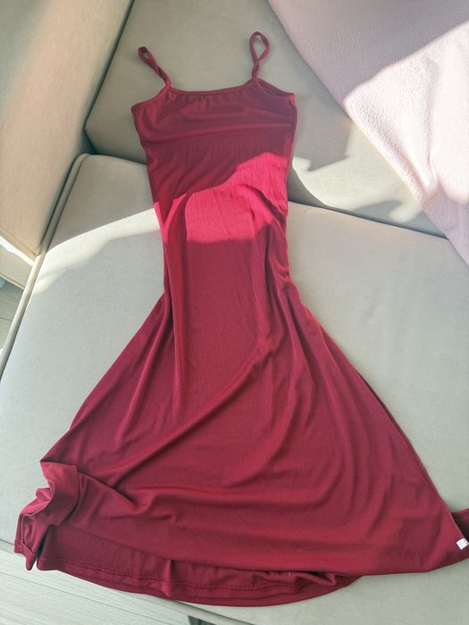 Красное платье в рубчик