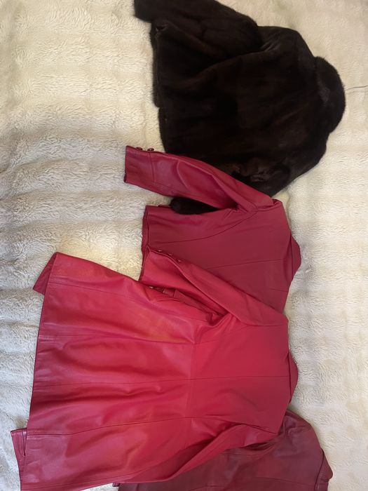 Haine din piele si blana naturala.