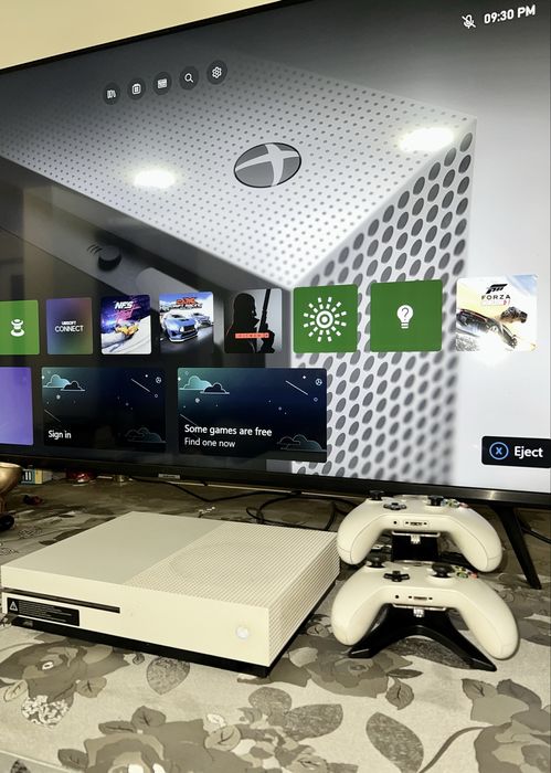 Xbox One + console