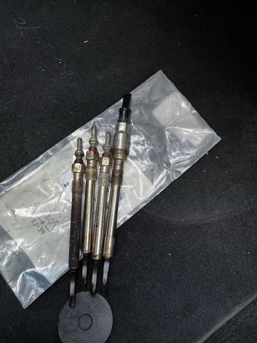 Подгревни свещи Пасат б8 Passat b8 комплект 4броя