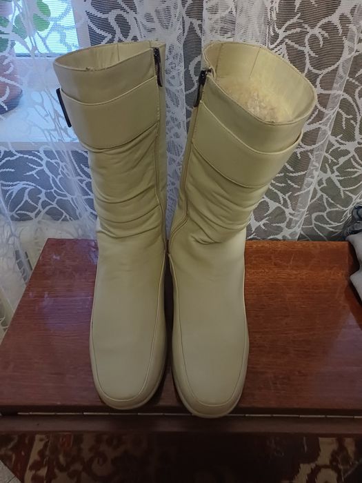 Продам женские сапоги
