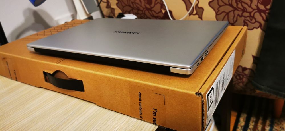 Laptop nou Huawei MateBook D15 (2023) / ca MacBook