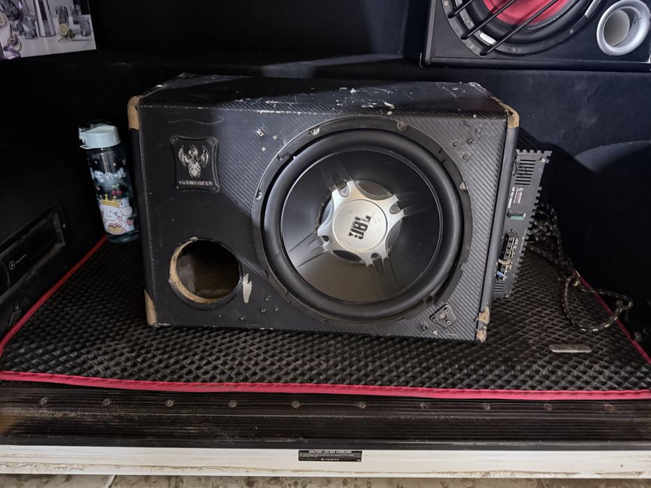 Продам Сабвуфер JBL  с усилителем 1600 W