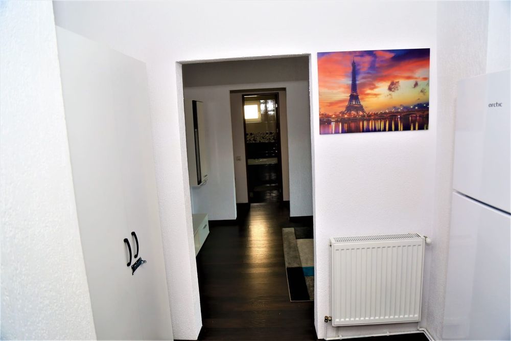 Vând sau închiriez  apartament 3 camere zona 6 martie