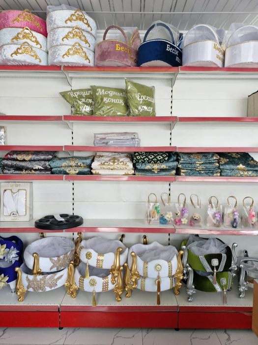 Шкаф витрина для магазинов