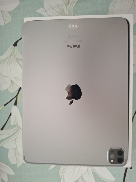 Vand Ipad 11 pro  Wi-fi 256 gb 2024
