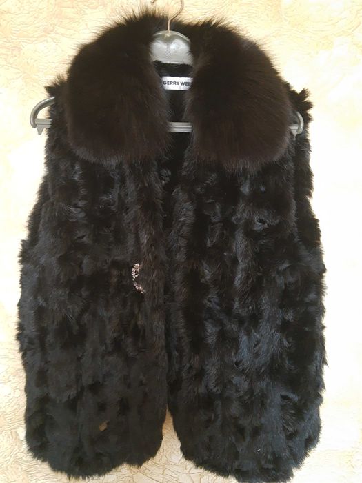 Елек,плетиво с якаДнес499лв ,естествен косъм,цяла кожа,лисицаФирменGER