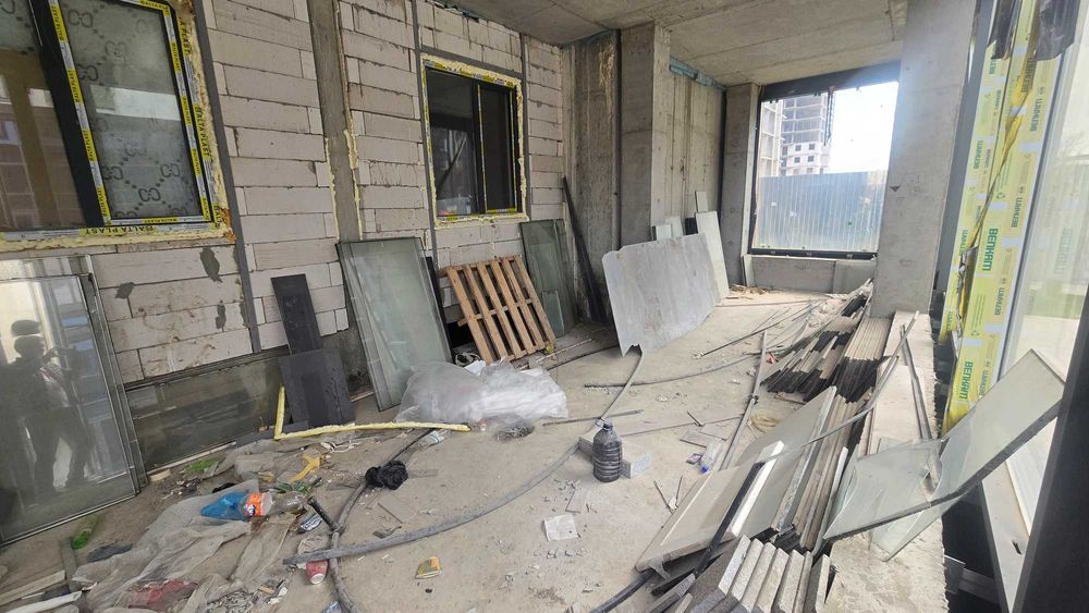 Сдаётся отличное торговое помещение возле аэропорта. Рядом есть КФС