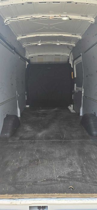 Чисто нов бус дълга база под наем - Ford Transit 2024 година