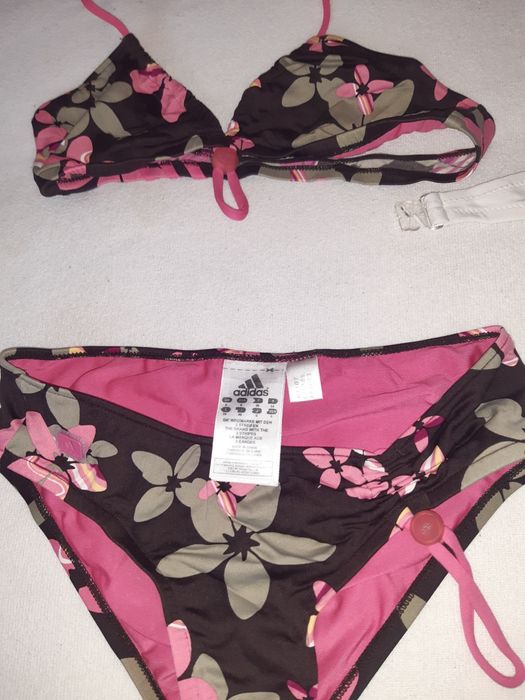 Бански на различни марки