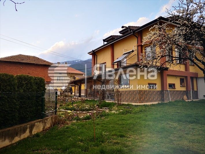 Продава се Къща в с. Антон, Област София-област - 300 кв.м за 817 €/кв.м - Снимка #1