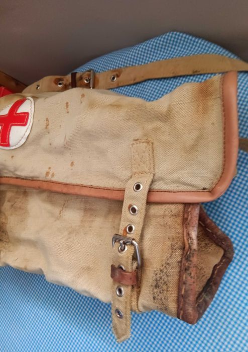 Geanta veche Garzile patriotice,Sanitar, perioada comunista RSR,  de colectie
