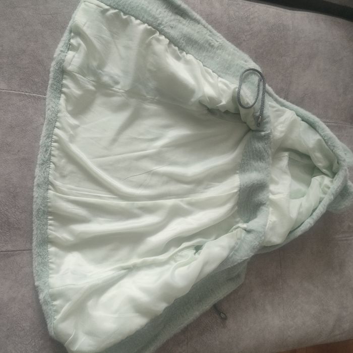 Продам пальто на девочку