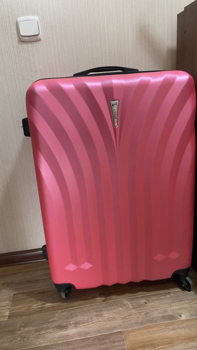 Продам чемодан размер L