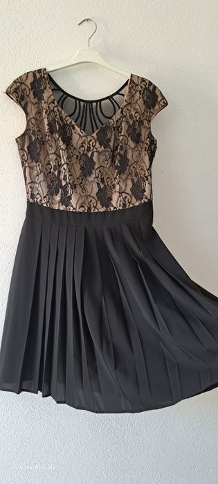 Rochita neagra cu pliseuri
