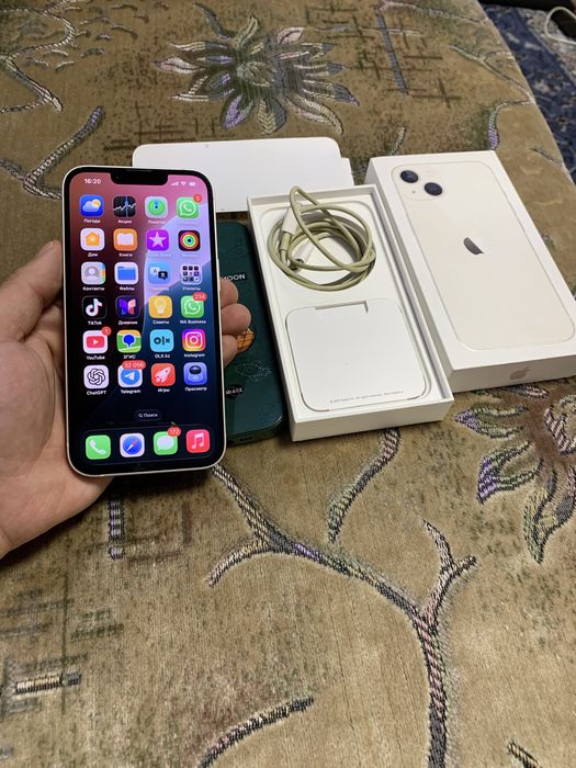 Продам телефон Айфон 13 белый 128 Gb