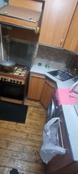 Bodomzor metro oldida Kvartiraga sheriklikka 2 ta yoki 1 ta bola kere