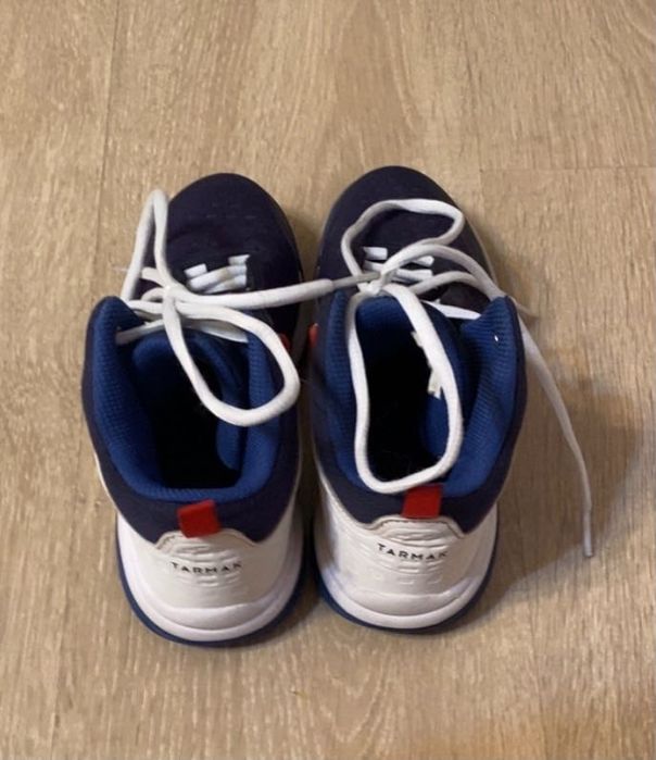 Детские кроссовки