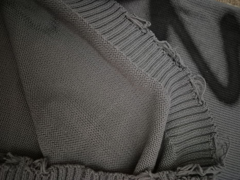 Свитер серый теплый