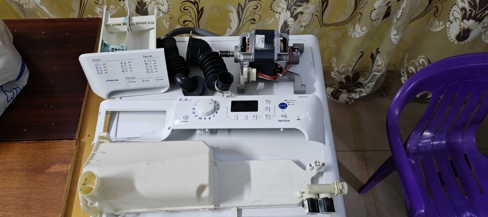 Пералня Indesit на части