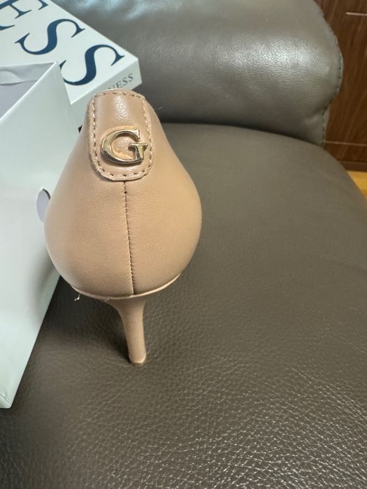 Дамски обувки на Guess