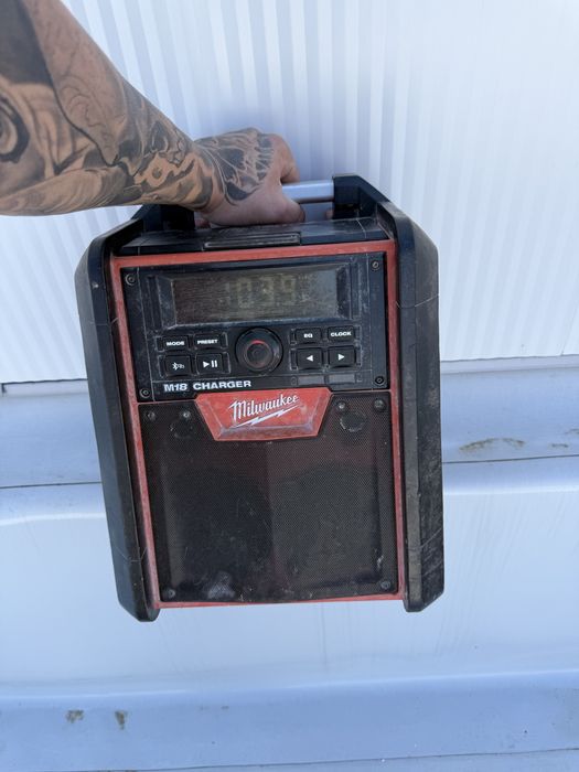 Milwaukee M18 радио