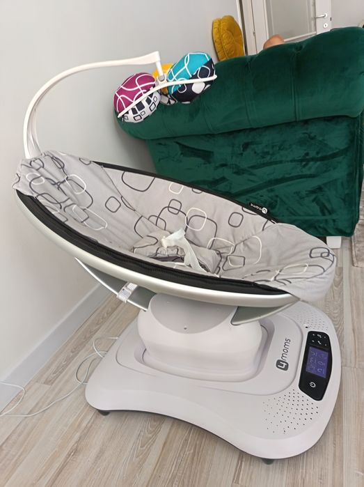 Fotoliu Balansoar Bebelusi 4MOMS MamaRoo 4.0