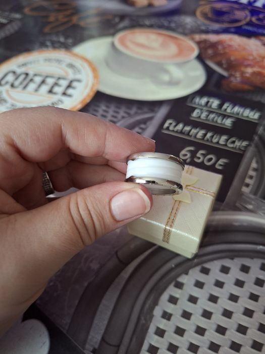 Пръстен Булгари  керамика и стомана .Пръстена само е пробван номер 9