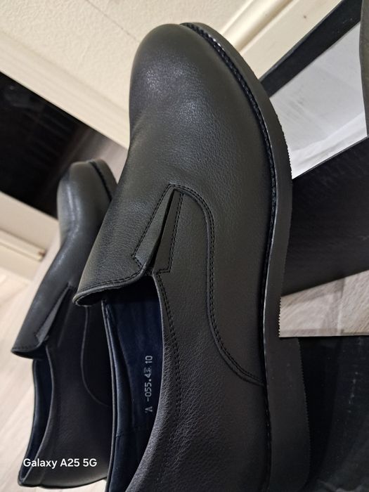 Мужские новые туфли.