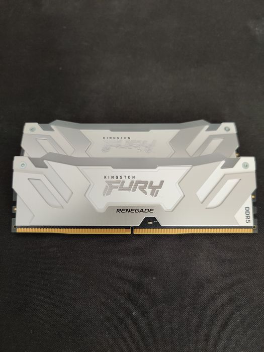 32GB 6000MHz CL32 DDR5 RAM Kingston Fury Renegade Alb