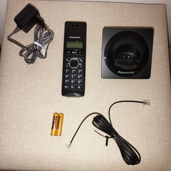 Telefon fix Panasonic KX-TG1711FX.
