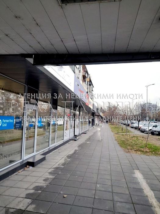 Дава се под наем Магазин в Пловдив, Кършияка - 100 кв.м за 1500 € - Снимка #1