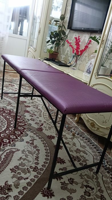 Кушетка б/у в хорошем состоянии.