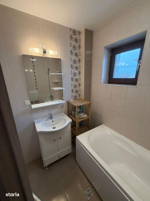 De închiriat – Apartament 3 camere