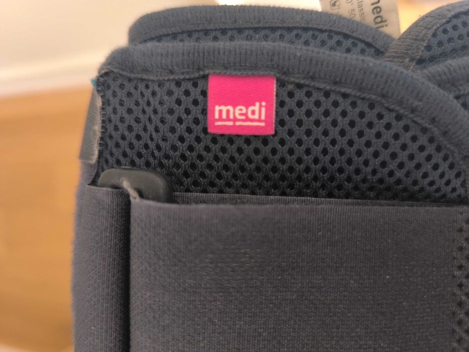 Имобилизираща шина за коляно medi Classic Air 0° – 50 cm