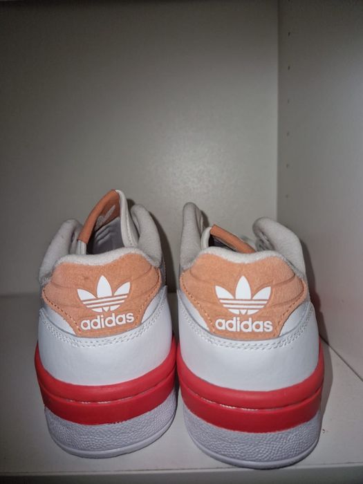 adidasi ADIDAS alb cu rosu noi