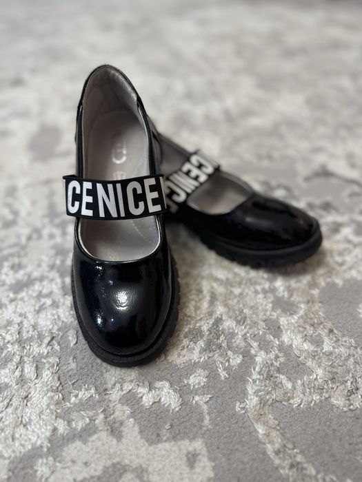 Кроссовки для девочки 33 рр