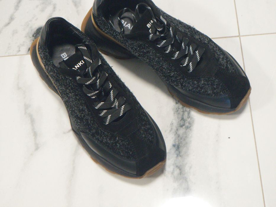 Дамски спортни обувки