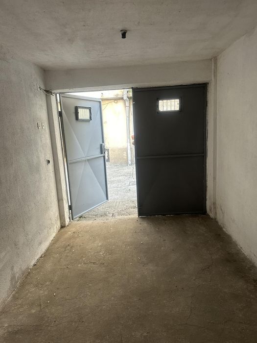 Дава се под наем Гараж / Паркомясто в Стара Загора, Център - 15 кв.м за 51 € - Снимка #2